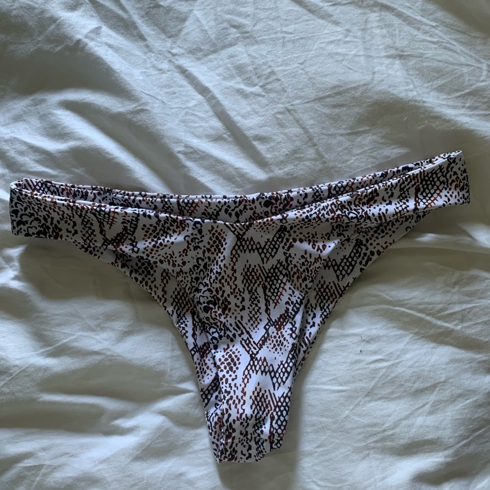 Snakeskin Pattern Bikini - Picture 4 of 4